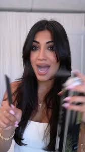 Dana Nave's Instagram, Twitter & Facebook