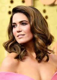 Mandy moore went blonder than we've seen her go since the '90s. Mandy Moore S Hair At The 2019 Emmys Popsugar Beauty