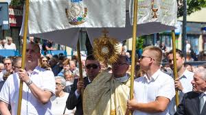 Daniel experiences a spiritual transformation in a detention center. Boze Cialo W Czasie Epidemii Jak Beda Wygladaly Obchody Polsat News
