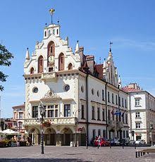 It is located on both sides of the wisłok river in the heartland of the sandomierz basin.rzeszów has been the capital of the subcarpathian voivodeship since 1 january 1999, and is also the seat of rzeszów county. Rzeszow Wikipedia