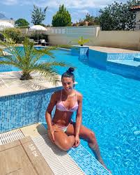 Jeden z nich ma na sobie chustę z symbolem batmana, a drugi z supermanem. Bronzeada In Brazilian Bikini Joanna Jedrzejczyk Facebook