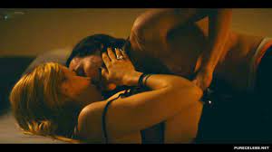 Barbara Garrick, Ellen Page, Laura Linney, May Hong & Zosia Mamet Nude  Lesbian Sex In Tales Of The City (2019) 