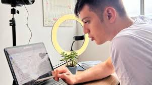 Joven colombiano dejó la universidad y ahora gana casi USD 13 000 al mes