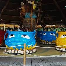 Monsieur cannibale te midden van de potten. Monsieur Cannibale Efteling Kirmesforum De