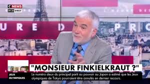 Pascal praud, journaliste sportif français est invité cette semaine dans #onpc. C Est Trop Mignon Pascal Praud Revient Sur La Sequence Devenue Culte D Alain Finkielkraut Dans L Heure Des Pros Et Explique Pourquoi L Invite A Eu Cette Absence Video