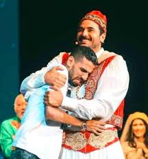 حضر مؤمن زكريا لاعب النادي الأهلي السابق على دعم زملائه قبل موقعة الترجي. ØªØ¹Ø§Ø·Ù Ø§Ù„Ø¬Ù…Ù‡ÙˆØ± Ù…Ø¹ Ù…Ø¤Ù…Ù† Ø²ÙƒØ±ÙŠØ§ Ø¨Ø¹Ø¯ Ø¨ÙƒØ§Ø¤Ù‡ ÙÙŠ Ø¹Ø±Ø¶ Ø¹Ù„Ø§Ø¡ Ø§Ù„Ø¯ÙŠÙ† Et Ø¨Ø§Ù„Ø¹Ø±Ø¨ÙŠ