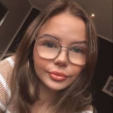 Stacy Lang's Instagram, Twitter & Facebook