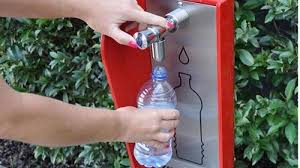 Tinggal sediakan tiga botol bekas sebagai wadah. Meski Terdengar Ramah Lingkungan Stop Kebiasaan Isi Ulang Botol Air Minum Kemasan Ini Bahayanya Serambi Indonesia