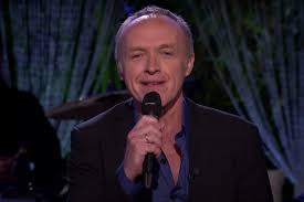 He sings in dutch (and occasionally in afrikaans). Stef Bos Over Reacties Op Beste Zangers Het Zijn Geen Valse Tranen