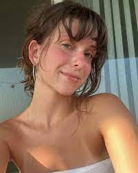 Ellie Sylvester's Instagram, Twitter & Facebook