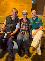 Llongyfarchiadau anferthol Teulu Gelli gatrog heddiw ym mart Caerfyrddin!  Following around 7 hours of selling, there was an amazing trade from start  to finish! A credit to the family following nearly 50