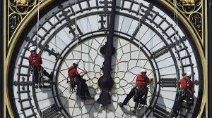 The name is frequently extended to refer to both the clock and the clock tower. London Big Ben Aus Dem Takt Panorama Sz De