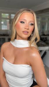 Bridal content day with the amazingly talented @makeupbyfayeneill ✨🤍