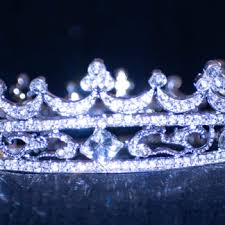 The strathmore rose tiara was a gift from the queen mother's father, the earl of strathmore. Strathmore Rose Tiara Replica Crowning Beauty