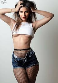 Karishma sharma navel