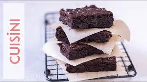 Backen sie den teig 30 minuten lang und stecken sie dann einen zahnstocher in die mitte, wenn er sauber herauskommt, ist ihr kuchen fertig. Tassenkuchen Nutella Selber Machen Ohne Ei 3 Minuten Schokokuchen Mit Kern Cuisini Youtube