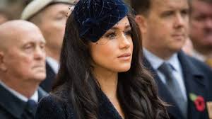 A Body-Language Expert Says Markly Is "Disconnecting" From The  PublicHelloGiggles