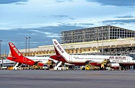 Reihum umarmen sie sich, es fließen tränen. Ende Von Air Berlin In Stuttgart Zum Abschied Pralinen Fur Die Stewardessen Stuttgart Stuttgarter Nachrichten