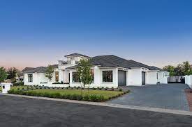 A couple of common characteristics are vaulted ceilings and we offer detailed floor plans that allow the buyer to visualize the look of the entire house once it has been built. Custom Single Story Home Home Bunch Interior Design Ideas