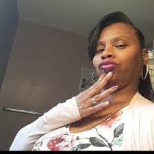 Sandra Tennell's Instagram, Twitter & Facebook