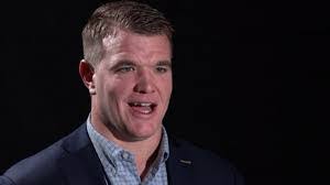 Elaine Tapper's Instagram, Twitter & Facebook