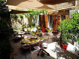 Cinq Bonnes Tables En Terrasse A Avignon Avignon Decoration Exterieur Terrasse