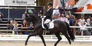 V německu se usadila a žije tam i se svou rodinou. Libuse Mencke Reitabzeichen In Gold Mv Sport De Sportvereine Sportnachrichten Mecklenburg Vorpommern