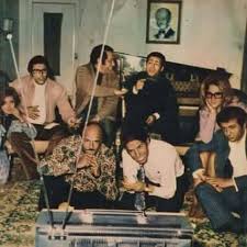 سهرة في منزل المخرج حسام الدين مصطفى ويظهر في الصورة نور الشريف وزوجته بوسي ومؤلف الأغاني عبدالوهاب محمد والملحن حلمي بكر وعمر خور old egypt egypt history olds