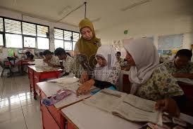 Mungkin saja suku yang sadis, abeh, hewan buas atau mistik. Gerakan Seribu Guru Mengajar Di Pedalaman Ntt Republika Online