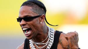 Travis Scott recibe sanción por exceder límites de sonido