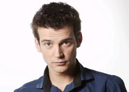 Il défend romain, en souffrance. Personnage Florian