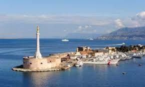 It is the third largest city on the island of sicily, and the 13th largest city in italy, with a population of more than 231,000 inhabitants in the city proper and about 650,000 in the metropolitan city. Die 10 Besten Hotels In Messina Italien Ab 36