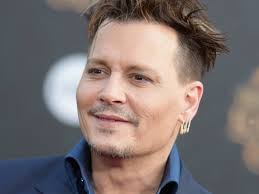 Сколько еще характеров прячется в одном человеке? Dzhonni Depp Zakrutil Roman S Molodoj Devushkoj