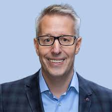 Cómo crear una agencia de marketing digital (según más de 100 fundadores)