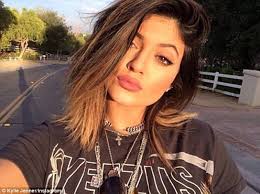 Viva OMG! Labios de Kylie Jenner causan peligroso trending topic.  http://bit.ly/1aOZ5vk