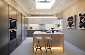 Las cocinas más modernas se caracterizan por su limpieza y sencillez de formas. Tendencias Modernas Para Iluminacion De Cocinas Decoracion De Interiores