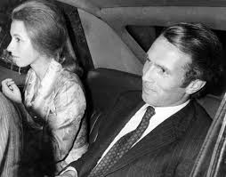 You may be able to find more information about this. La Storia Di Anna Principessa Reale Deabyday