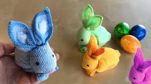 Tutorial How To Make A Cute Rabbit With A Towel And Paper Diy Easter Gifts Video In 2020 Diy Easter Gifts Easter Diy Diy Easter Decorations