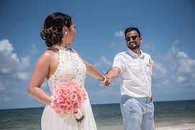 Real Destination Wedding Vow Renewal Melissa Richard In Cancun Destination Wedding Real Wedding Vows Wedding Couples