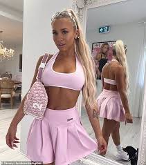 White is perfect color for summer, it's bright and it makes you feel comfortable. Tennis Howtowear Fashion