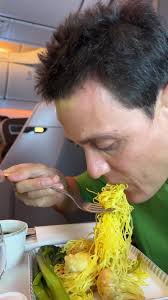 Singapore Airlines Business Class Egg Noodles with Shrimp Review