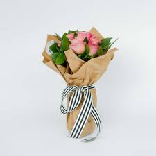 Also survived by many nieces and nephews, friends and good friend greg latta. Bouquet De Roses Enveloppe Brun Wrapped Bunch In Logan Ut The Fleur Market