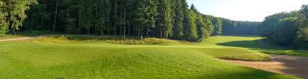 Entgegen der landläufigen meinung sollten sie sich nicht auf den boden legen. Golf Bei Gewitter So Verhalten Sie Sich Richtig Gcrm
