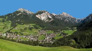 Bun sté in ladino significa buon soggiorno, ed è con questo augurio che vogliamo darti il benvenuto nel nostro residence.ci troviamo a pochi minuti dal centro di san vigilio di marebbe, nota località sciistica e apprezzato luogo di villeggiatura. Apartments In San Vigilio Di Marebbe Welcome To The Rosalpina