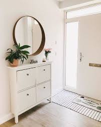 Round Mirror In Minimalist Entryway Decor Arrangement Ideas In 2020 Hall Decor Ikea Shoe Cabinet Interior