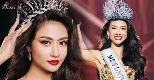 Hoa Bui's Instagram, Twitter & Facebook