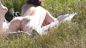 Passing young guy spies on sunbathing MILF. Naked Milf. - XNXX.COM