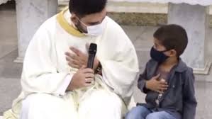 Bikin merinding!!, doa untuk ibu. Anak 5 Tahun Menyela Homili Minta Doa Untuk Bapa Permandian Yang Diintubasi