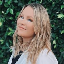 Erin Bigelow's Instagram, Twitter & Facebook