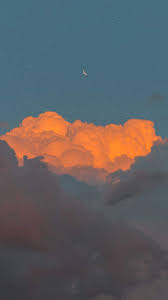  Crescent Moon In The Cloudy Sky Estetika Langit Wallpaper Pastel Wallpaper Yang Indah